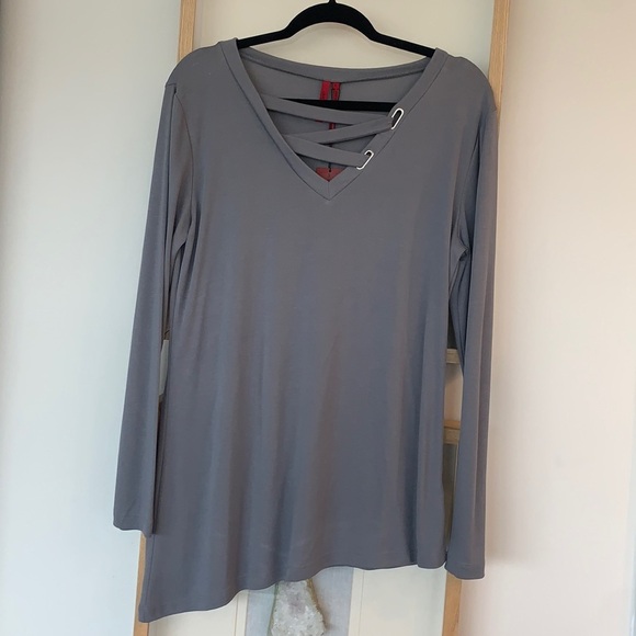 Love Scarlett asymmetrical criss cross long sleeve - Picture 2 of 6